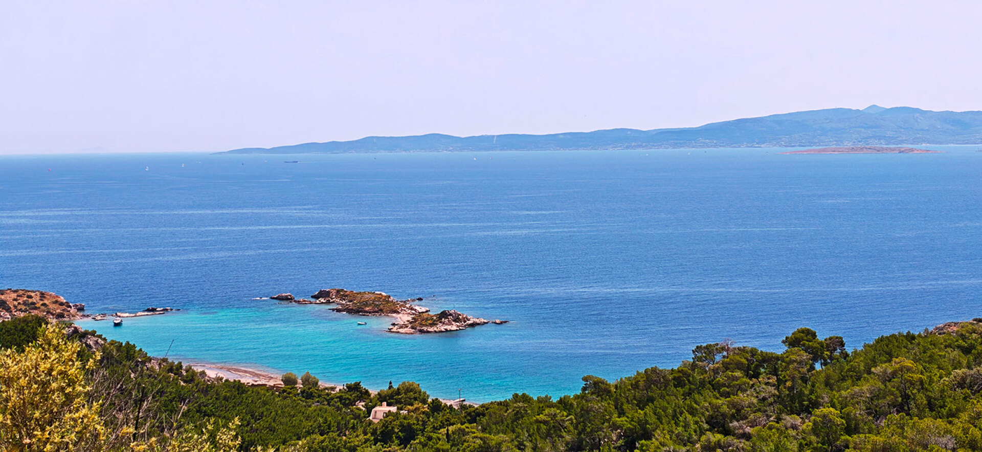 Η θέα από το άνδηρο του Σπηλαίου του Ευριπίδη