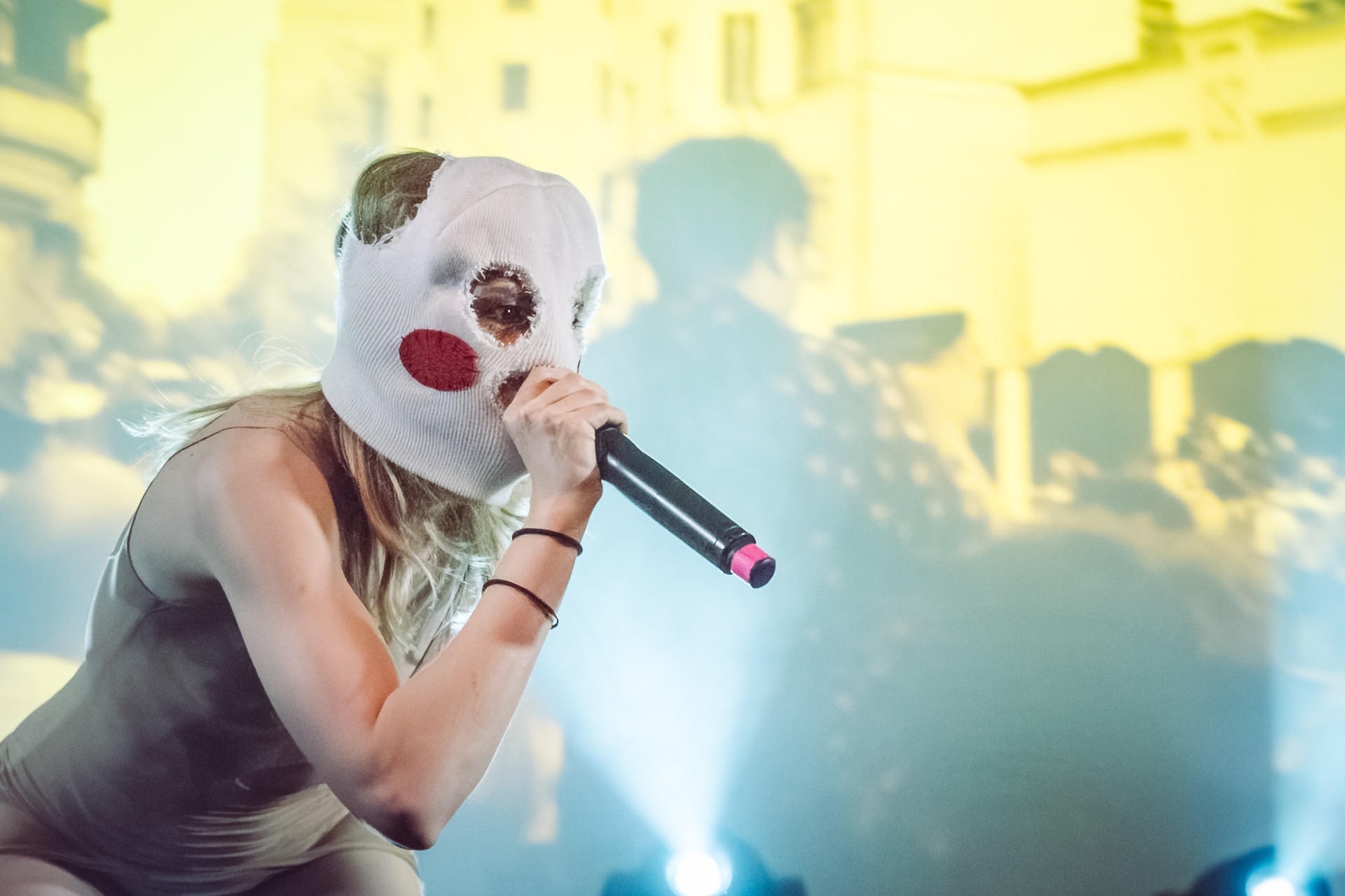 Οι Pussy Riot μιλούν στην ATHENS VOICE για την εξορία, την αντίσταση και το «Riot Days», λίγες ώρες πριν τη συναυλία τους στο gazarte ground stage της Αθήνας.