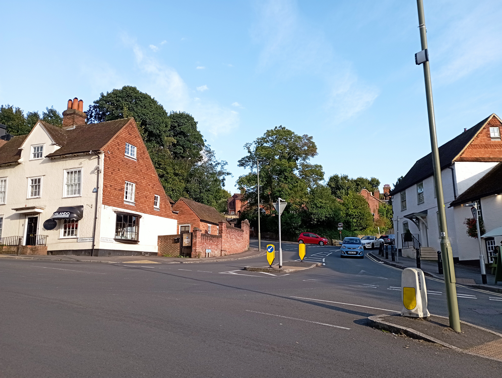 Γκίλντφορντ, μια πόλη στην Αγγλία «ούτε πολύ μικρή, ούτε πολύ μεγάλη»