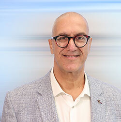 ο κ. Δημήτρης Καρόκης MD MSc, Ρευματολόγος, Πρόεδρος Ελληνικής Ρευματολογικής Εταιρείας και Επαγγελματικής Ένωσης Ρευματολόγων Ελλάδος