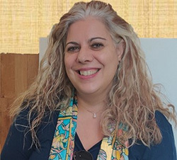 Η Δερματολόγος-Αφροδισιολόγος, Ταμπουρατζή Ελευθερία