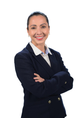 Καρολίνα Ακινόσογλου, παθολόγος - λοιμωξιολόγος, αναπληρώτρια καθηγήτρια Παθολογίας, Ιατρικό Τμήμα Πανεπιστημίου Πατρών