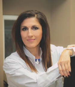 Η δρ Ανατολή Παταρίδου, Χειρουργός Ωτορινολαρυγγολόγος Κεφαλής &amp; Τραχήλου, ΠαιδοΩΡΛ, επιστημονική συνεργάτης Νοσοκομείων ΥΓΕΙΑ-ΜΗΤΕΡΑ.