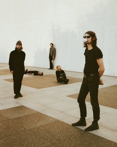 Συνέντευξη The Black Angels: Ο τραγουδιστής του psychedelic rock συγκροτήματος, Alex Maas, μιλάει στην ATHENS VOICE για το νέο άλμπουμ «Wilderness Of Mirrors», τη μουσική και τη ζωή του