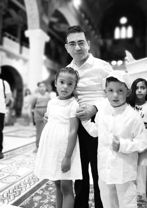 Ο Γίωργος Σταμάτης με τα βαφτηστήρια του. 