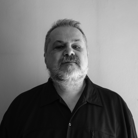 Γιάννης Νένες