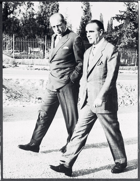 Ο Κωνσταντίνος Καραμανλής με τον Βασιλιά Παύλο