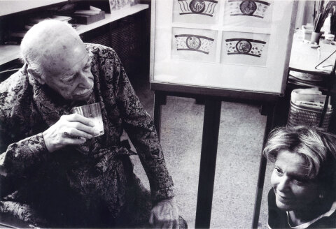 Νίκος Χατζηκυριάκος Γκίκας και Πέγκυ Ζουμπουλάκη στο σπίτι του πρώτου φωτογραφημένοι από την Τατιάνα Καραπαναγιώτη