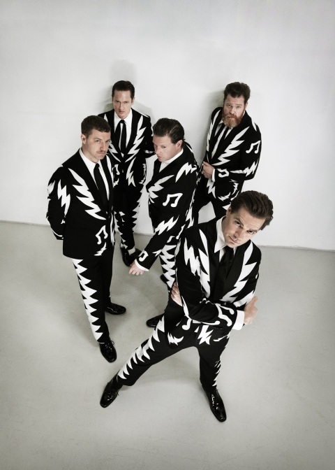 The Hives – Συνέντευξη: Howlin' Pelle Almqvist και Nicholaus Arson μιλούν για το νέο τους άλμπουμ μετά από 11 χρόνια, «The Death of Randy Fitzsimmons»