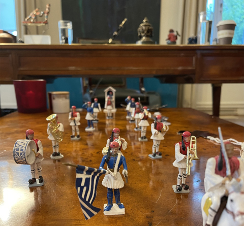 Στο γραφείο του Κώστα Μπακογιάννη στο δημαρχείο Αθηνών