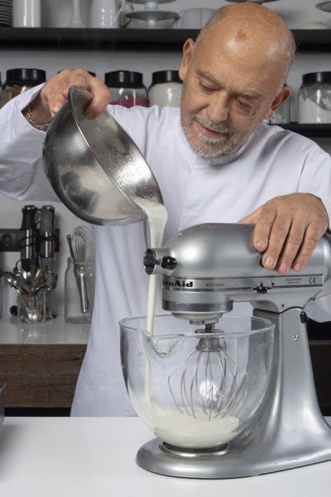 Στέλιος Παρλιάρος