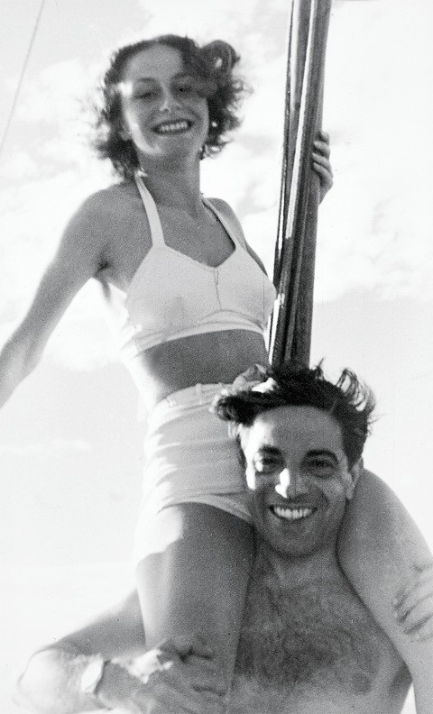 Αριστοτέλης Ωνάσης και Τίνα Ωνάση, Μπουένος Άιρες 1947. Πηγή: Αρχείο Ωνάση, “Buenos Aires, ‘Aristos and Tina’”, Maros, Vassilis