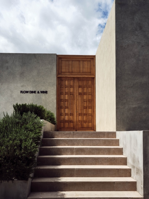 To διακεκριμένο με Βραβείο Σύγχρονης Ελληνικής Κουζίνας Flow Dine & Wine, 