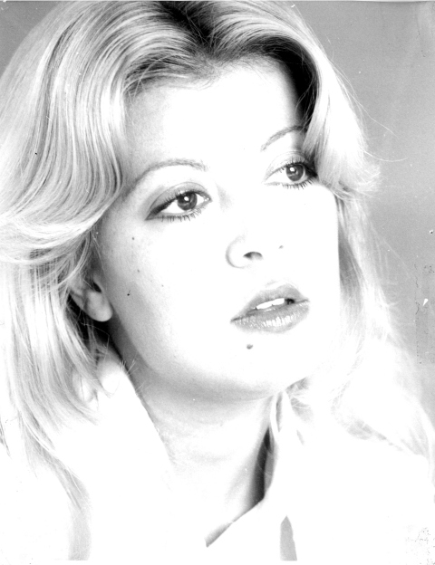 Μαίρη Δαλάκου: Μια μεγάλη εξομολόγηση της ερμηνεύτριας στην Athens Voice για τα 60 και πλέον χρόνια διαδρομής της