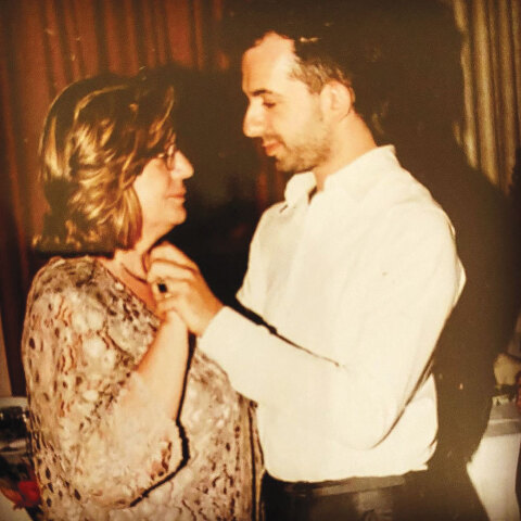 Με τη μητέρα του Ματίνα Περδικούλη