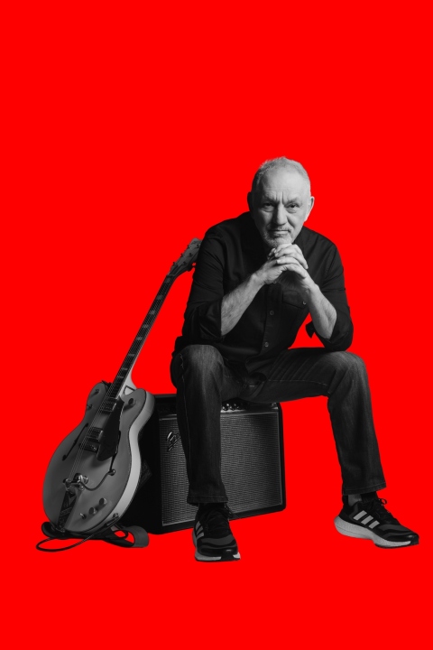 Νίκος Πορτοκάλογλου: Συνέντευξη για το νέο του άλμπουμ «Ανάμεσα», τις συνεργασίες, το ελληνικό τραγούδι και τη ζωή του.