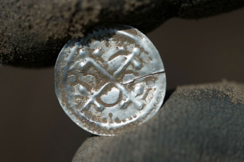 1523867592_coin_bluetooth.jpg