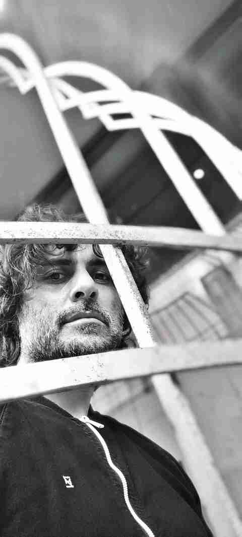 Σκηνή από την θεατρική παράσταση «Ιστορία ενός σκύλου που τον έλεγαν Πιστό»