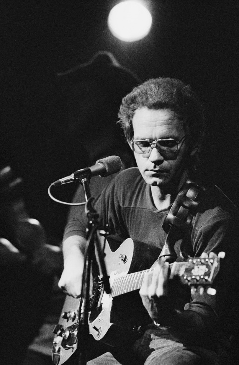 Ο J.J. Cale στη σκηνή, 1977