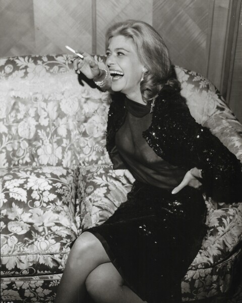 Πορτρέτο της Μελίνας Μερκούρη σε χαλαρή στιγμή