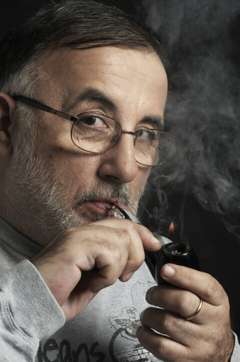 Θάνος Μικρούτσικος