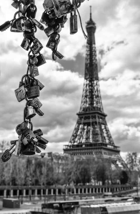 Ο Νίκος Αλιάγας στέλνει γράμμα και φωτογραφίες από το Παρίσι 