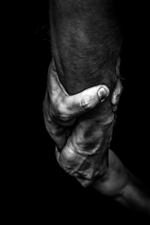 Χέρια που κρατάει το ένα το άλλο