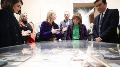 H Κατερίνα Σακελλαροπούλου στο Μουσείο της Πόλεως των Αθηνών