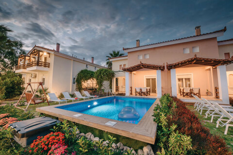 Corinthian Village: Όταν πολυτέλεια και ζεστή ατμόσφαιρα γίνονται ένα