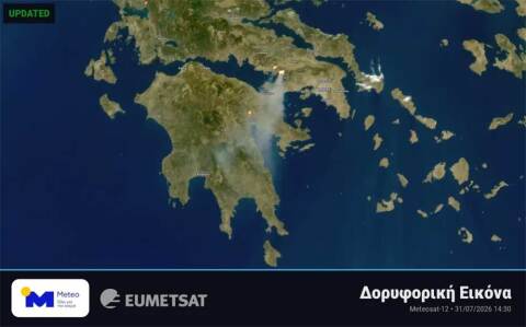 Δορυφορική εικόνα από τη φωτιά στη Βοιωτία δείχνει την πορεία του καπνού μέχρι τη Λακωνία και τη Μεσσηνία