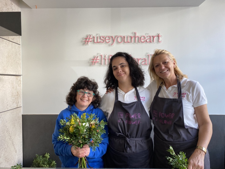 H Άντζελα, η Ειρήνη και η Μαρία του Τhe Power of Flower 