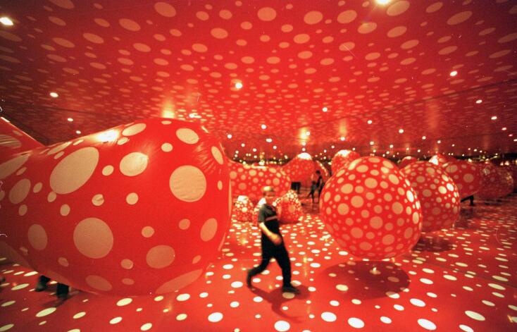 Εγκατάσταση της Yayoi Kusama