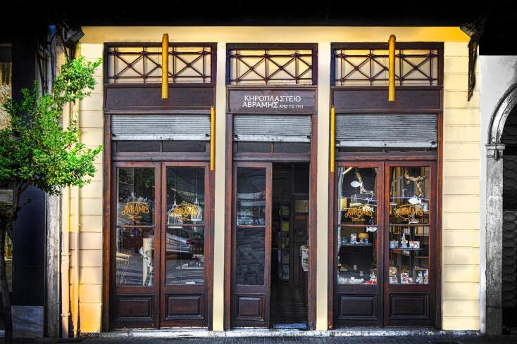 Kηροπλαστείο Αβράμης: Ένα εργαστήριο της Πάτρας φτιάχνει χειροποίητα κεριά από το 1898