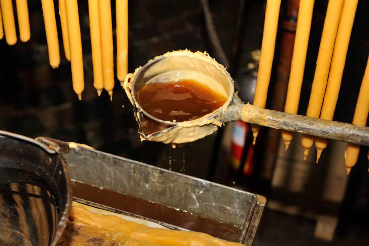 Kηροπλαστείο Αβράμης: Ένα εργαστήριο της Πάτρας φτιάχνει χειροποίητα κεριά από το 1898