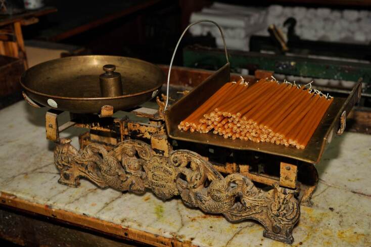 Kηροπλαστείο Αβράμης: Ένα εργαστήριο της Πάτρας φτιάχνει χειροποίητα κεριά από το 1898