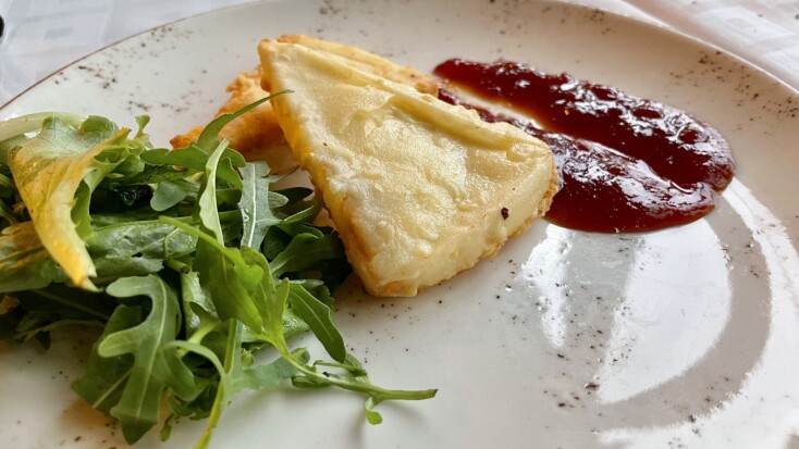 Εστιατόριο Χάραμα: Μπάτζιος σαχανάκι με μαρμελάδα τομάτας