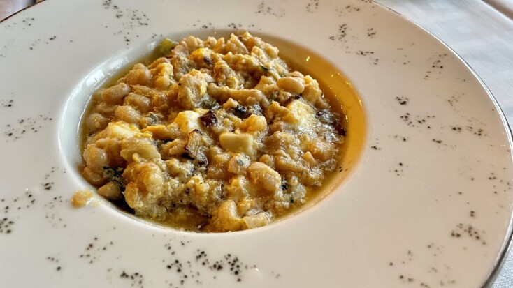 Εστιατόριο Χάραμα, Τσιγαριστή του φασολάδα με κρεμμύδι, μπάτζιο και αυγό