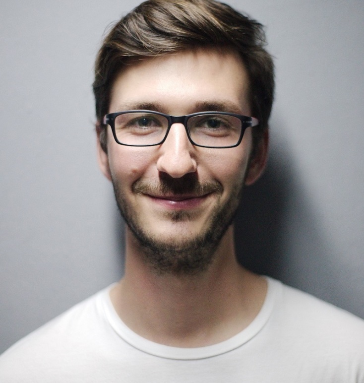 O Mοχάμαντ εργάζεται στην πλατφόρμα iStudywise.com