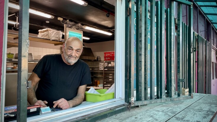 Ozi Donga - Ο Τρελός Αυστραλός, Αλέξης Αμβαζάς