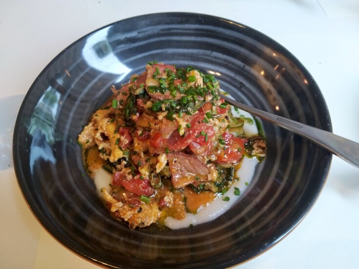 Φύτρα: στο εστιατόριο του Γιώργου Αντωνιάδη και της Όρλας Σαββίδου, Απάκι με χόρτα, αυγό και στάκα Χανίων