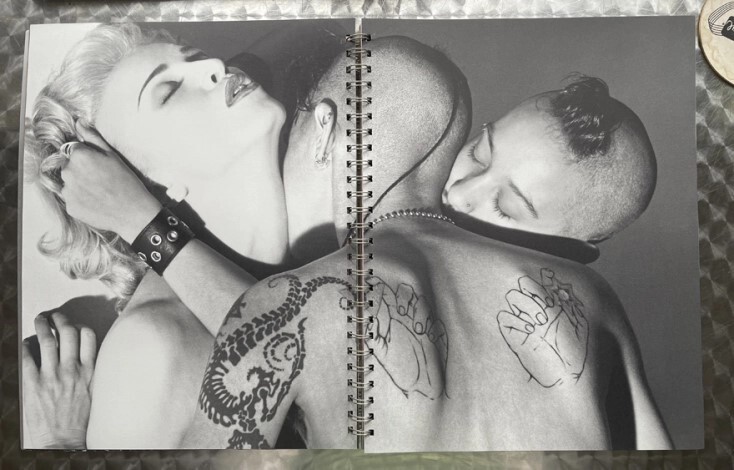 Σαν σήμερα το 1992, κυκλοφορεί το αμφιλεγόμενο βιβλίο «SEX» της Madonna