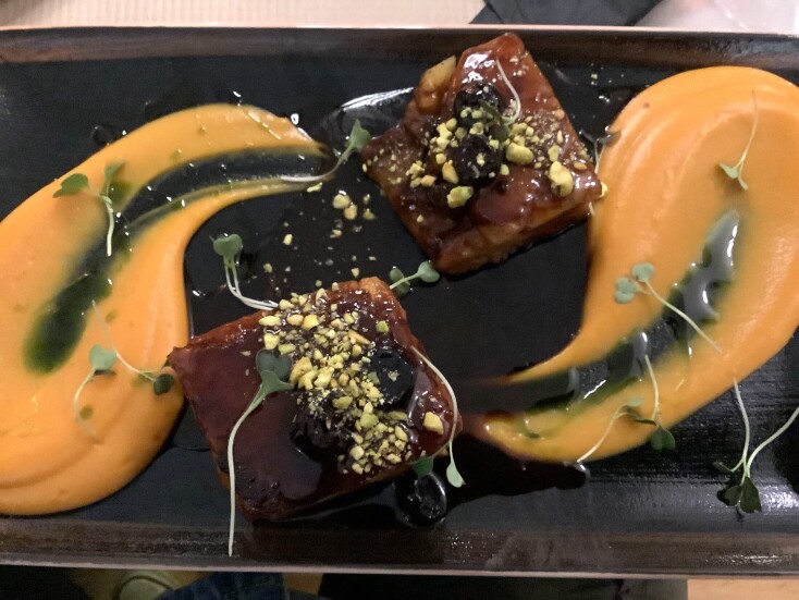 Βαρύ Πεπόνι: Η γκουρμέ κουλτούρα της πλατείας Ναβαρίνου