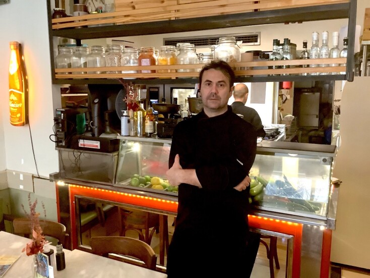 Βαρύ Πεπόνι: Η γκουρμέ κουλτούρα της πλατείας Ναβαρίνου