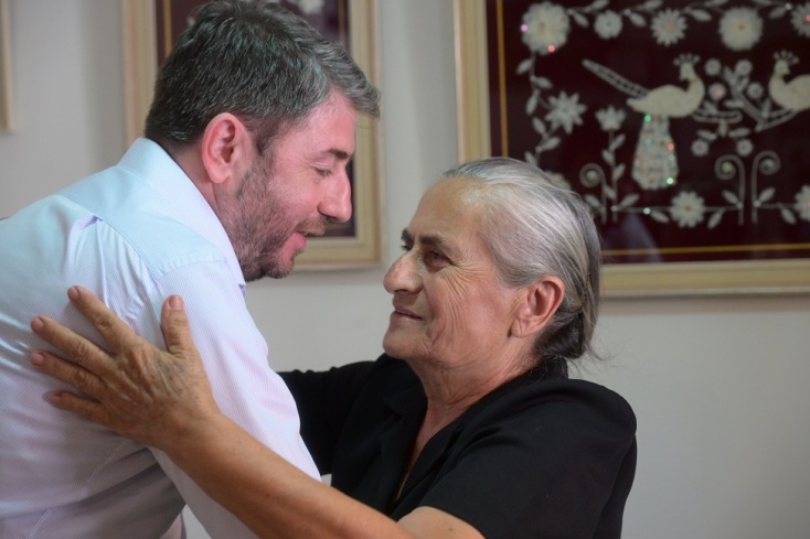 Τη Χαρίτα Μάντολες συνάντησε ο Νίκος Ανδρουλάκης στην Κύπρο