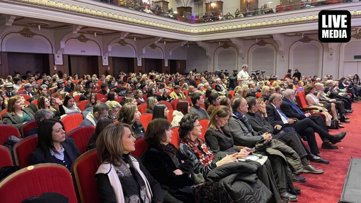 Έναρξη του συνεδρίου στο Grant Pera