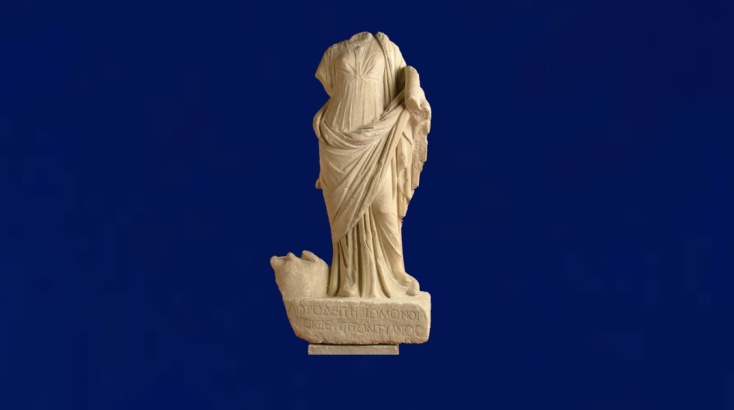 Αγαλμάτιο Αφροδίτης Ομονοίας από μάρμαρο Θάσου(;) προερχόμενο από το Σαραπείο.