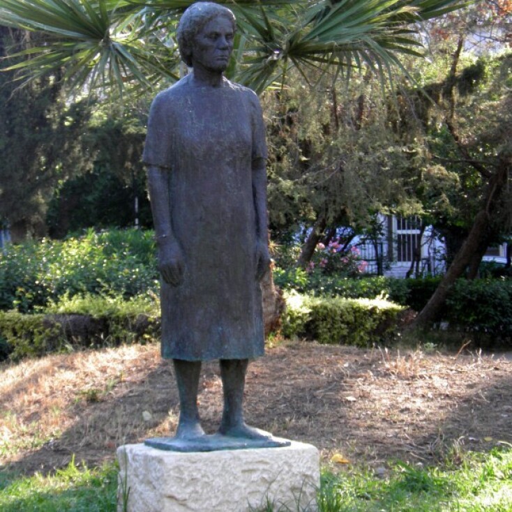άγαλμα «Η Γυναίκα του Λαού» 