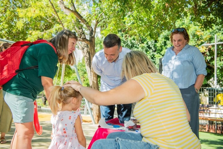 Δήμαρχος Αθηναίων εγκαινίασε δύο σύγχρονες παιδικές χαρές