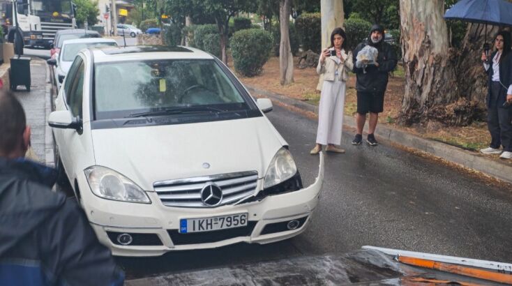 Εικόνες από τις φθορές που προκλήθηκαν στα αυτοκίνητα