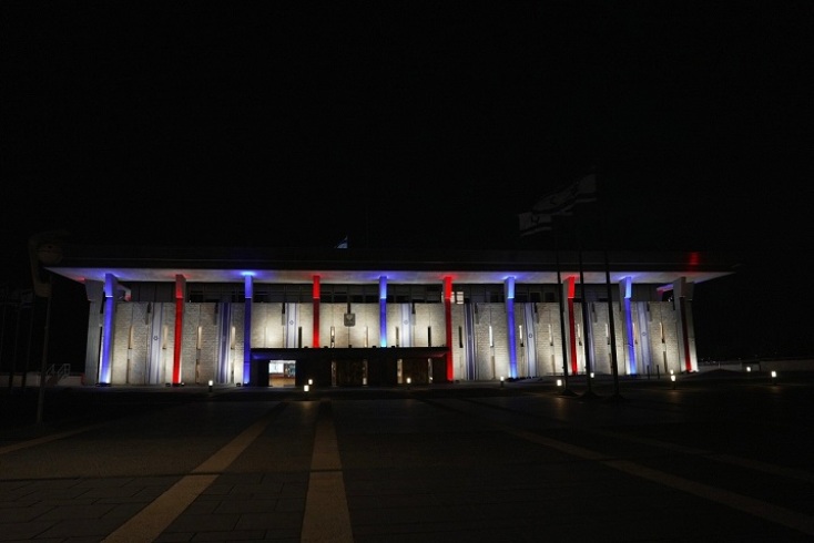 Η βουλή του Ισραήλ στα χρώματα της αμερικανικής σημαίας